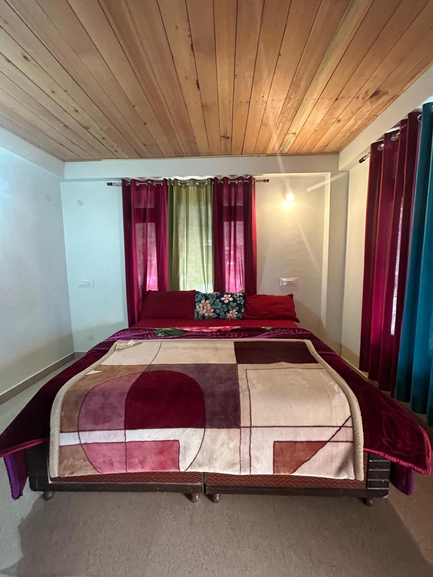 New Brahma Cafe Guest House Kalgha Exterior foto