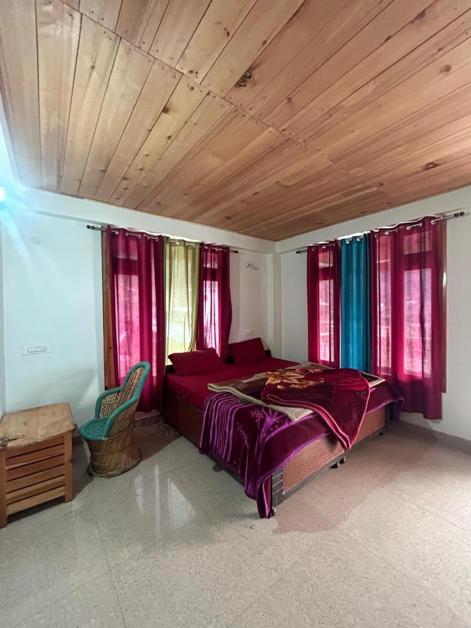 New Brahma Cafe Guest House Kalgha Exterior foto